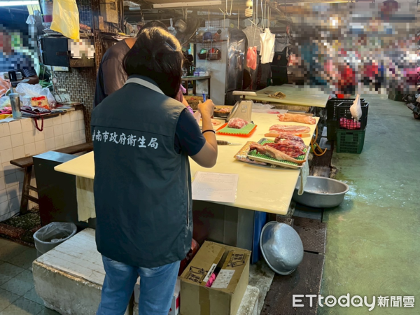 ▲▼             台南市衛生局加強各地豬肉查核。（圖／記者林東良翻攝，下同）