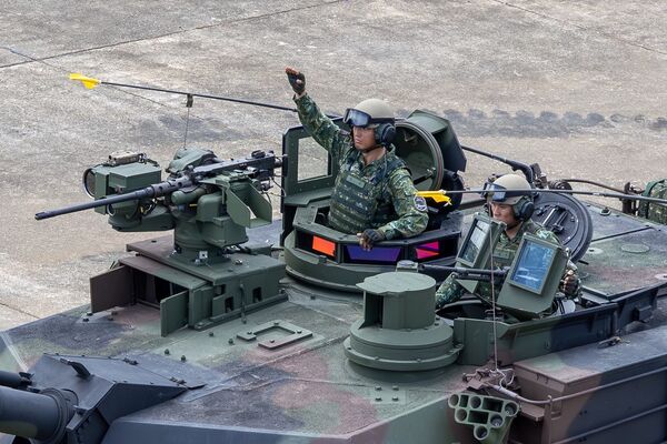 ▲▼M1A2T戰車正式成軍，文化總會攜手青年日報文創品牌青文創以及漢光系列設計團隊，共同打造「M1A2T成軍典禮紀念臂章」。（圖／文總提供）