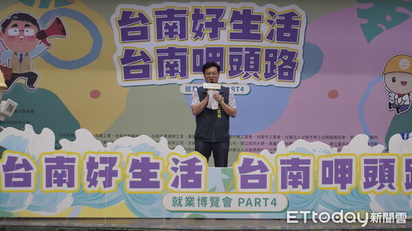 ▲台南市第4場大型就博會於新營糖廠中山堂登場，吸引大批民眾應徵。（記者林東良翻攝，下同）