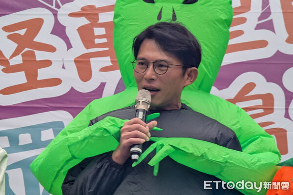 ▲黃國昌出席搞怪萬聖節民眾來搗蛋活動。（圖／記者林敬旻攝）