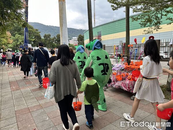 ▲▼第17屆「天母搞什麼鬼」萬聖節嘉年華園遊會。（圖／記者蕭筠攝）
