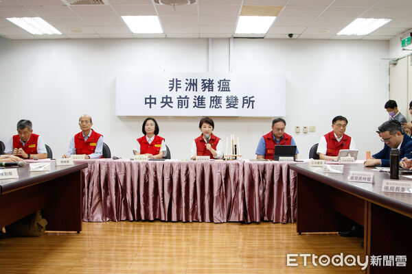 ▲▼農業部常次杜文珍（左）和市長盧秀燕召開應變記者會。（圖／台中市政府提供，下同）