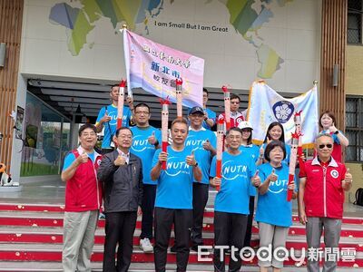 南大127周年校慶聖火抵新北 校友齊聚文聖國小迎傳承