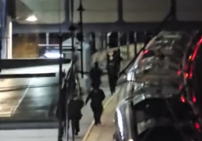 英國火車爆隨機刺人！至少9乘客命危　兩嫌落網