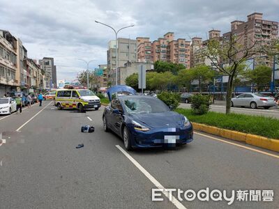 快訊／新竹嚴重車禍！特斯拉撞上2行人　命危送醫搶救中