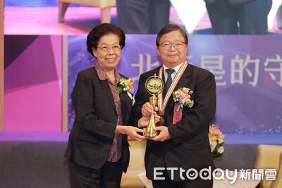 吹上百汽球給病人當坐墊！慈院第一位報到醫師　陳英和獲奉獻獎