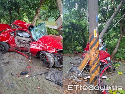 跑車石碇過彎失控 猛撞電桿扭曲成廢鐵!駕駛遭夾困進ICU
