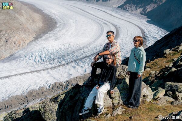 ▲吳映潔(左起)、姚元浩、白安、郭泓志、莎莎隨《嗨！營業中》節目到瑞士。（圖／八大提供）