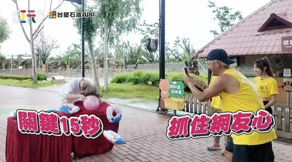 ▲短今挑戰「鐵頭功」整張桌子被撞翻。（圖／綜藝玩很大）