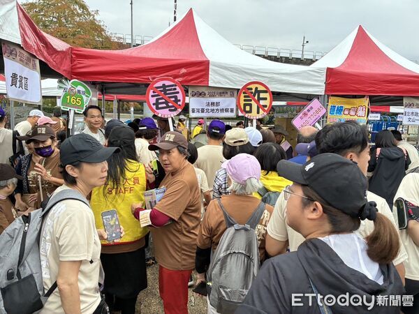 ▲▼台北地檢署結合路跑，推「抽籤答題」反毒防詐。（圖／記者劉昌松翻攝）