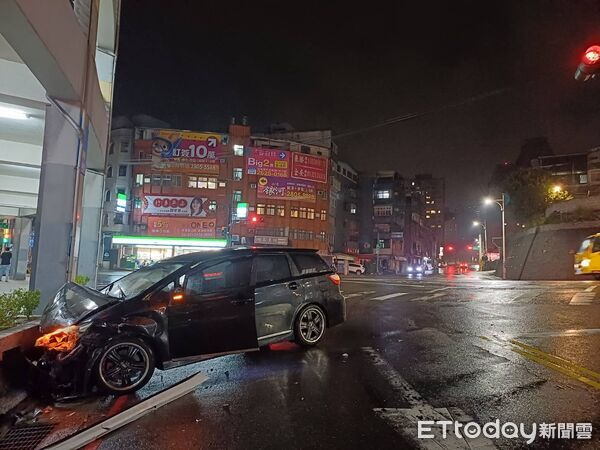 ▲▼淡水車禍。（圖／記者陸運陞翻攝）