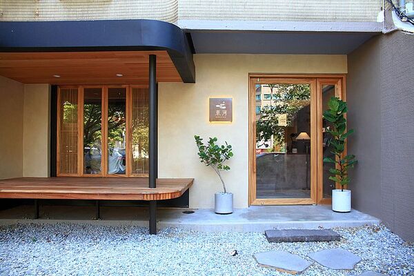 ▲▼新竹日式侘寂風咖啡廳「東河咖啡Donghe」自家烘焙、寵物友善咖啡廳。（圖／部落客萍子提供）