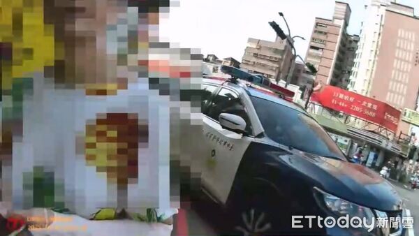 ▲▼台中女騎士急著匯款違規遭攔，意外保住老本。（圖／警方提供，下同）