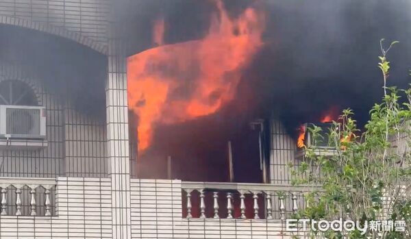 ▲▼彰化花壇鄉彰員路一段今(2日)發生民宅火警。（圖／民眾提供）