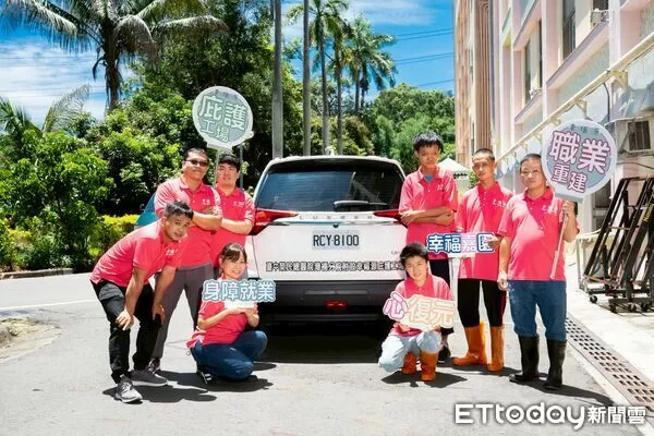 ▲▼  灣榮「幸福源庇護工場」勞動部評鑑績優心復原者用雙手「擦」亮幸福   。（圖／臺中榮總灣橋分院提供）