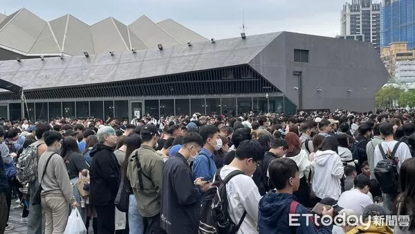 ▲▼ 蔡依林簽唱會粉絲洶湧 。（圖／記者翁子涵攝）