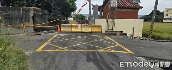 ▲案場外道路封閉。（圖／記者游瓊華翻攝）