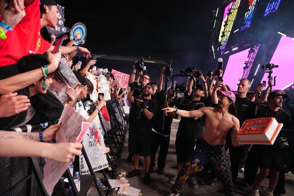 ▲Steve Aoki在Ultra Taiwan重現砸蛋糕傳奇經典。（圖／大風吹創造提供）