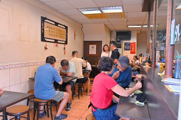 ▲▼台中北屯「尚毅牛肉麵」被嚴重低估的台中美食，320元一碗，低調經營卻天天客滿。（圖／部落客橘子狗提供）