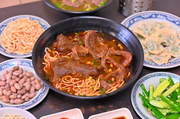 ▲▼台中北屯「尚毅牛肉麵」被嚴重低估的台中美食，320元一碗，低調經營卻天天客滿。（圖／部落客橘子狗提供）
