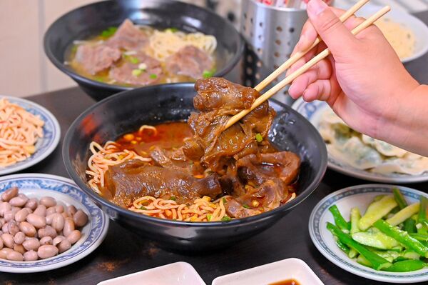▲▼台中北屯「尚毅牛肉麵」被嚴重低估的台中美食，320元一碗，低調經營卻天天客滿。（圖／部落客橘子狗提供）