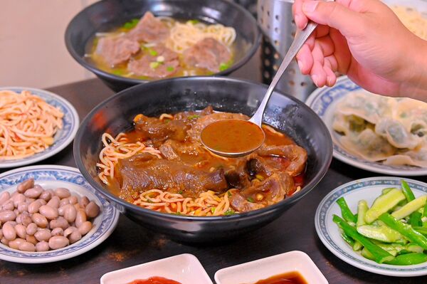 ▲▼台中北屯「尚毅牛肉麵」被嚴重低估的台中美食，320元一碗，低調經營卻天天客滿。（圖／部落客橘子狗提供）