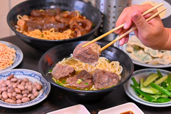 ▲▼台中北屯「尚毅牛肉麵」被嚴重低估的台中美食，320元一碗，低調經營卻天天客滿。（圖／部落客橘子狗提供）