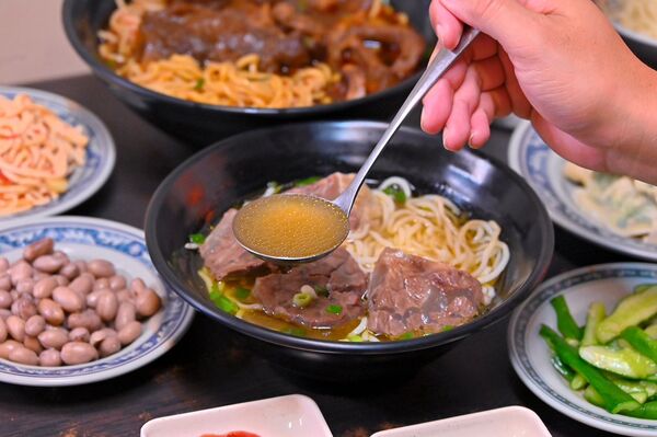 ▲▼台中北屯「尚毅牛肉麵」被嚴重低估的台中美食，320元一碗，低調經營卻天天客滿。（圖／部落客橘子狗提供）