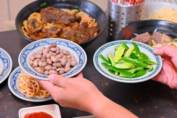 ▲▼台中北屯「尚毅牛肉麵」被嚴重低估的台中美食，320元一碗，低調經營卻天天客滿。（圖／部落客橘子狗提供）