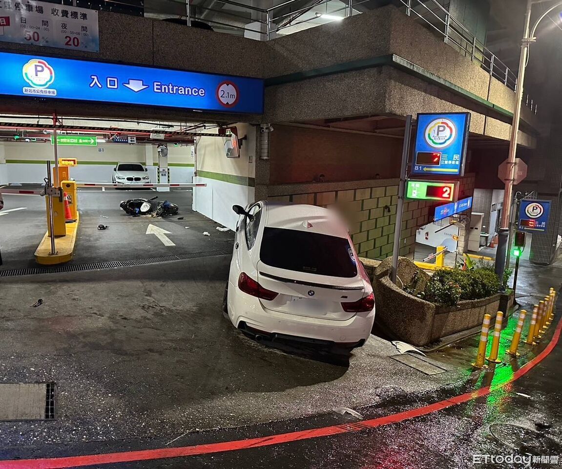 快訊／淡水BMW轉彎撞直行車「失控再撞機車」　女騎士無呼吸心跳送醫