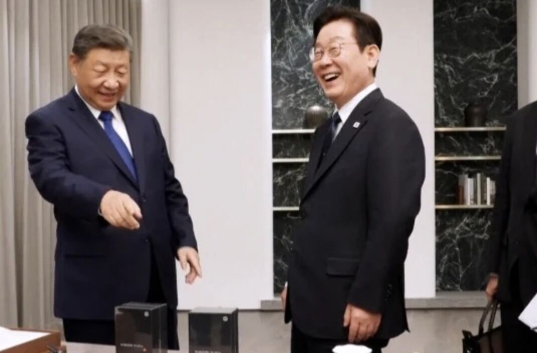 習近平開玩笑 送李在明小米手機:看看有沒有後門