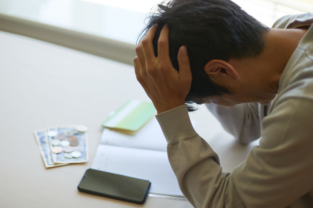 存600萬爽退休！日男遇投資詐騙　翻開存摺一看哭了