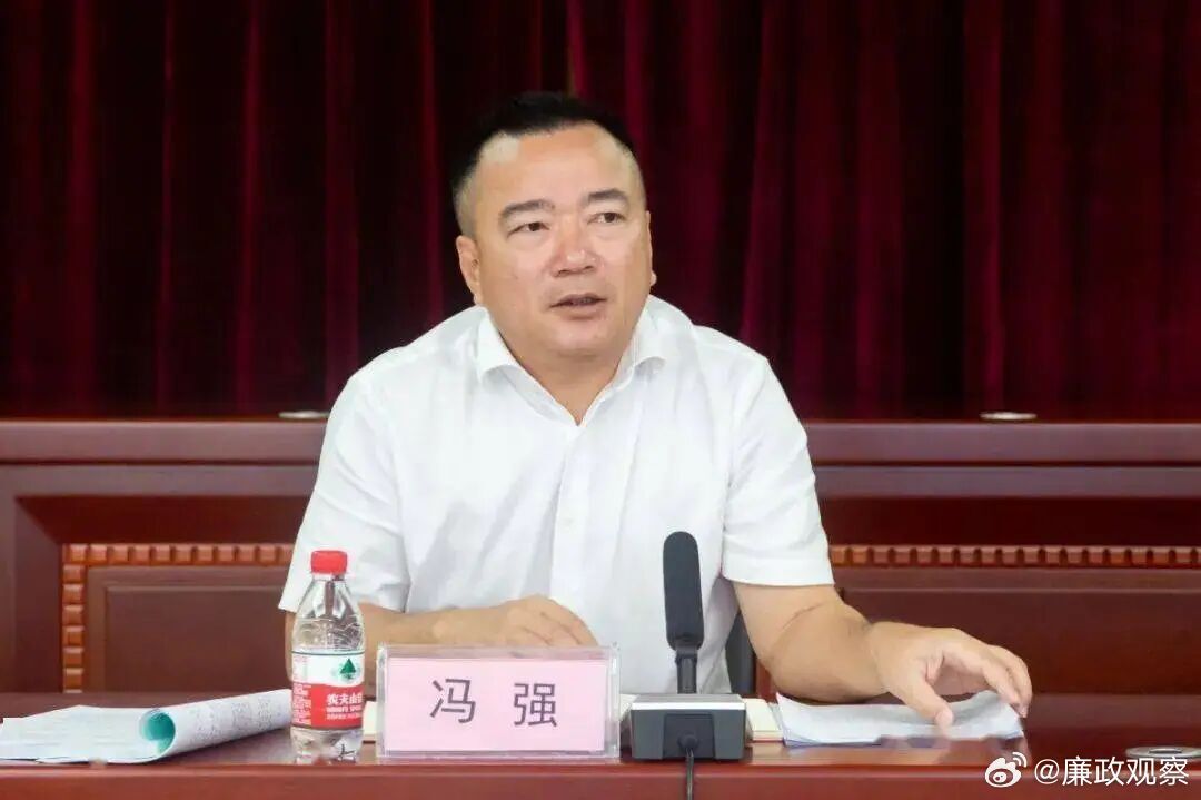 ▲▼大陸官員沉迷高爾夫、網路遊戲，還有收受鉅額款項等問題，最終被開除公職、黨籍。（圖／翻攝微博）