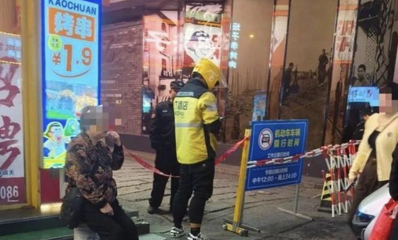 ▲長沙網紅街區發生裝潢坍塌事故，兩名年輕女子身亡。（圖／翻攝新黃河）