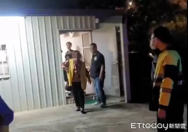 ▲桃園警方破獲藏身鐵皮屋內筒子職業賭場。（圖／中壢警分局提供）