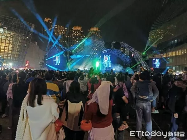 ▲桃園萬聖城活動民眾熱烈參與。（圖／桃園警分局提供）