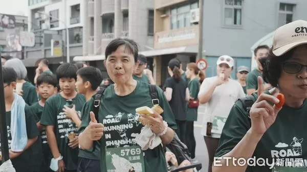 ▲「全興2025山上路跑」今晨在山上花園水道博物館開跑，超過兩千名跑者迎著微風出發。（記者林東良翻攝，下同）