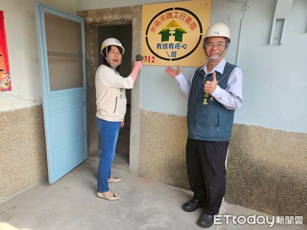 ▲台南市做工行善團2日完成第312戶修繕工程，市長夫人劉育菁代表黃偉哲慰勞志工，現場洋溢溫馨氛圍。（記者林東良翻攝，下同）