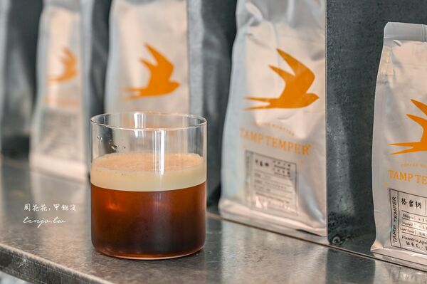 ▲▼台中咖啡推薦「Tamp Temper Yozma Taichung Coffee」科博館附近超美綠樹窗景咖啡店。（圖／部落客周花花提供）