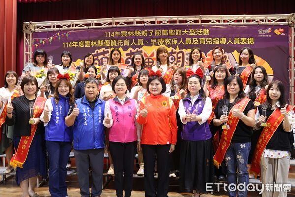 ▲350組親子盛裝出發，沿街遊行至北港朝天宮，氣氛熱鬧溫馨。（圖／記者游瓊華翻攝）