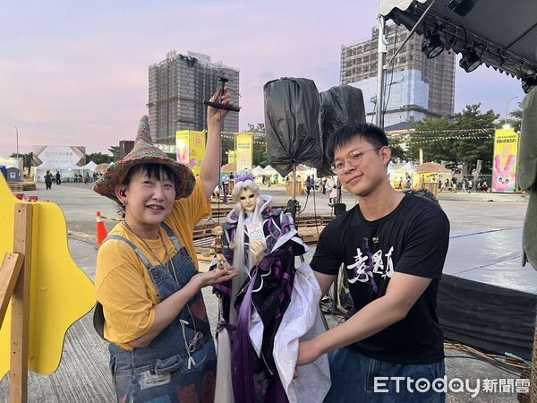 ▲雲林國際偶戲節開幕音樂會現場湧入上萬人潮，舞台結合音樂與戲偶，氣氛熱烈。（圖／記者游瓊華翻攝）