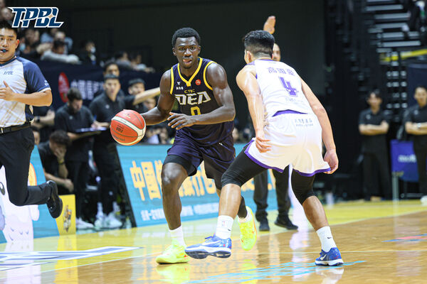 ▲特攻飛克、林韋翰、莫米爾，攻城獅劉丞勳。（圖／TPBL職籃提供） 