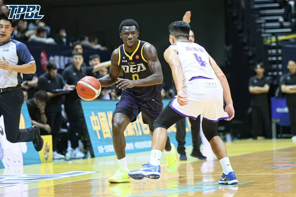 ▲特攻飛克、林韋翰、莫米爾，攻城獅劉丞勳。（圖／TPBL職籃提供） 