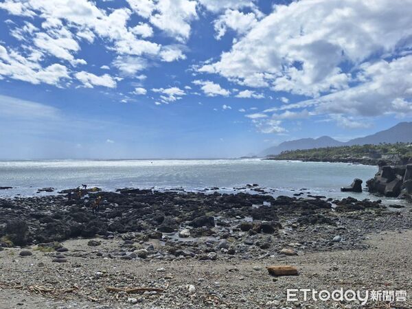 ▲成功警方聯手救回衝浪民眾。（圖／記者楊晨東翻攝）