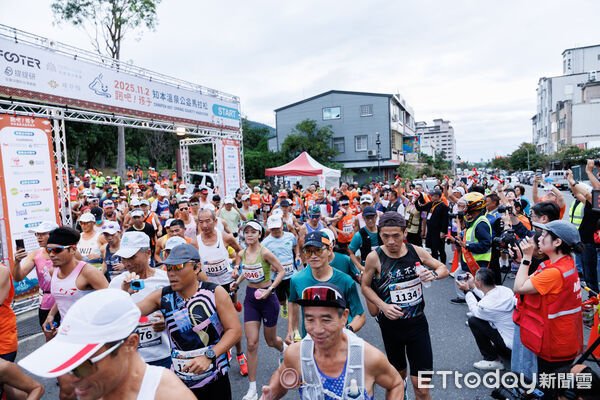 ▲2400名跑者齊聚知本。（圖／記者楊晨東翻攝）