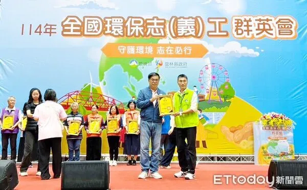 ▲台南環教志工呂忠奇以行動推廣環保理念，榮獲環境部「全國模範環境教育志工」肯定。（記者林東良翻攝，下同）