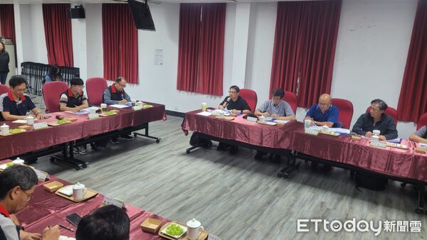 ▲▼花蓮縣政府召開「中華紙漿廠異味改善協談會議」，邀請中華紙漿花蓮廠、相關單位及學者專家共同參與。（圖／花蓮縣政府提供，下同）