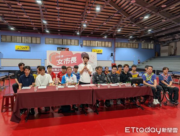 ▲台南桌球男雙馮翊新、郭冠宏在倫敦站勇奪冠軍，民進黨立委陳亭妃呼籲建立長期運動保障制度。（圖／記者林東良翻攝，下同）