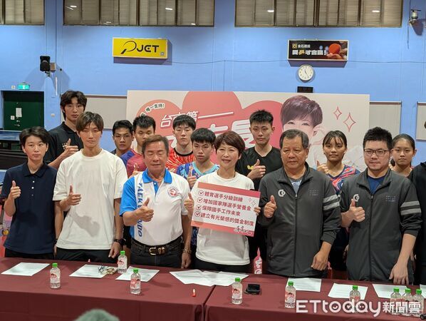 ▲台南桌球男雙馮翊新、郭冠宏在倫敦站勇奪冠軍，民進黨立委陳亭妃呼籲建立長期運動保障制度。（圖／記者林東良翻攝，下同）