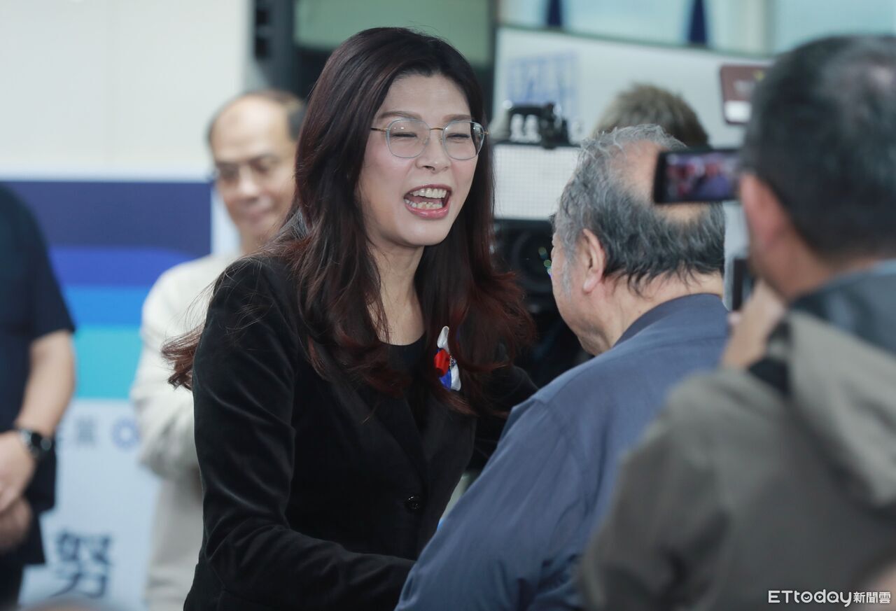 「總召無任期限制」是否支持傅崐萁續任? 鄭麗文:完全尊重黨團自主